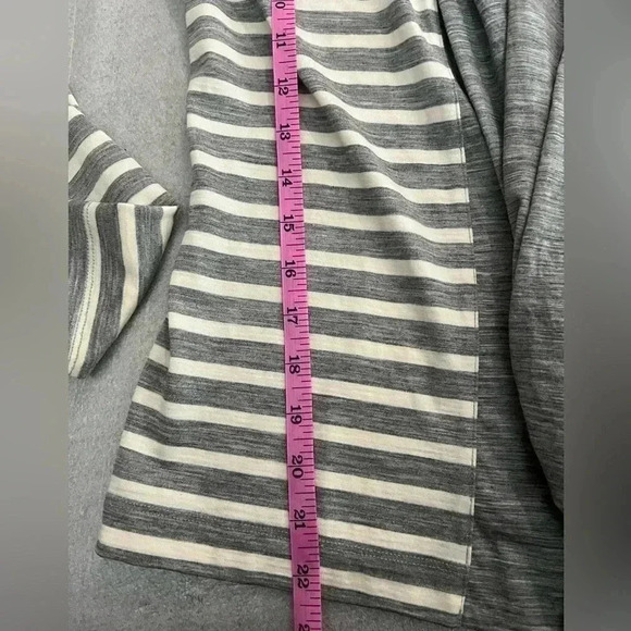 [XS] Icebreaker Women's  Villa Wrap Merino Wool cardigan - Picture 9 of 10